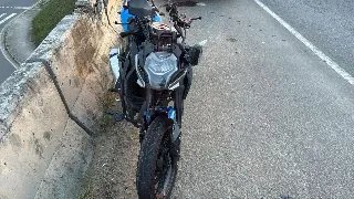 Motociclista colide na traseira de carro parado por obra na Antônio Heil - 1