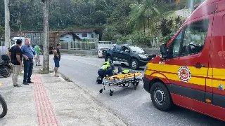 (VÍDEO) Caminhão de reciclagem e moto colidem e acidente deixa um ferido - 3