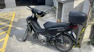 (VÍDEO) Caminhão de reciclagem e moto colidem e acidente deixa um ferido - 2