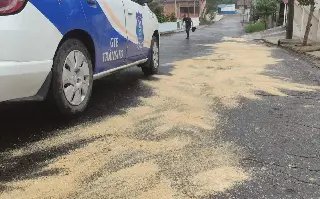 Óleo na Rua Manoel Machado deixa trecho perigoso para tráfego - 1