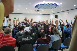 Metalúrgicos rejeitam proposta patronal e decretam estado de greve - 1
