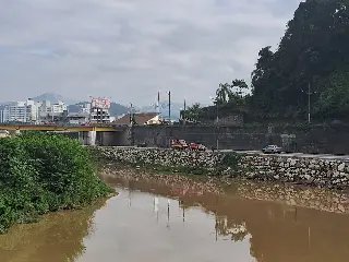 (URGENTE) Vítima é encontrada dentro do carro que submergiu no rio - 1
