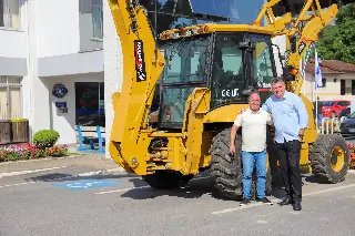 Guabiruba recebe nova retroescavadeira adquirida com recursos federais - 1