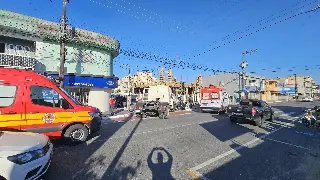 Idoso fica ferido após colisão entre bicicleta elétrica e caminhão - 3