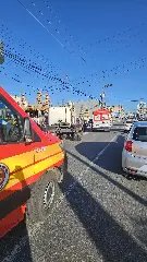 Idoso fica ferido após colisão entre bicicleta elétrica e caminhão - 2