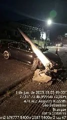 (VÍDEO) Carro destrói poste em acidente no bairro Santa Luzia - 2
