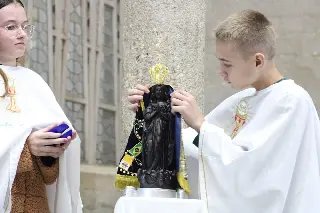Imagem de Nossa Senhora Aparecida é restaurada e coroada no Caminho das Virtudes - 2