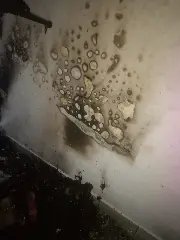 Moto elétrica pega fogo dentro da garagem de residência - 9