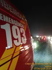 Motorista é resgatado após capotar carro em Gaspar - 2