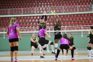 Futebol suíço e vôlei agitaram os jogos comunitários de Brusque  - 1