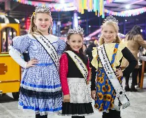 Mesmo com chuva e frio, 3º Arraiá Solidário esquenta corações no Pavilhão da Fenarreco - 10