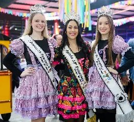 Mesmo com chuva e frio, 3º Arraiá Solidário esquenta corações no Pavilhão da Fenarreco - 11