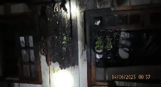 incêndio atinge casa de madeira e deixa homem ferido - 2