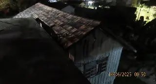 incêndio atinge casa de madeira e deixa homem ferido - 3
