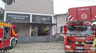  Incêndio atinge malharia na Ivo Silveira, em Brusque - 1