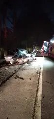 Motorista fica gravemente ferido após colisão entre carro e caminhão - 3
