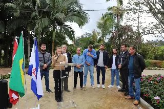 Prefeitura inaugura praça em homenagem ao “Mão de Onça” - 1