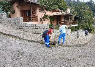 Mutirão de limpeza de bocas de lobo é realizado na São Pedro - 2