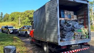 Polícia Militar flagra caminhão com vinhos escondidos em brinquedos - 5