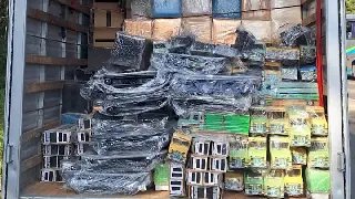 Polícia Militar flagra caminhão com vinhos escondidos em brinquedos - 3