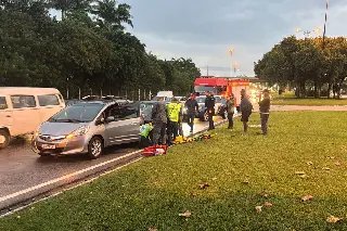 Moto é prensada em acidente com dois carros em SC - 1