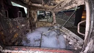 (VÍDEO) Caminhões pegam fogo no pátio da empresa - 7