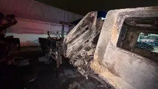 (VÍDEO) Caminhões pegam fogo no pátio da empresa - 5