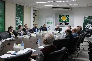 Engenheiros apresentam à ACIBr avanços e prazos da obra na Antônio Heil - 1