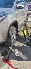 Idosa é atropelada e fica gravemente ferida após ficar presa sob carro - 2