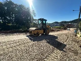 Rua em Dom Joaquim começa a receber preparação para ser asfaltada - 3