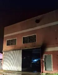 Incêndio de grandes proporções aciona bombeiros de outras três cidades ao Limoeiro - 2