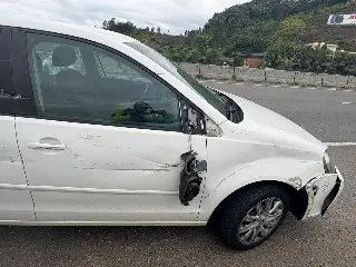 Colisão entre carro e caminhão é registrada na Antônio Heil - 1