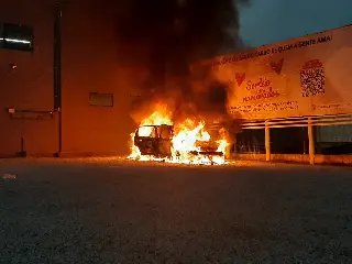(VÍDEO) Carro é destruído por incêndio em estacionamento no Centro II - 2