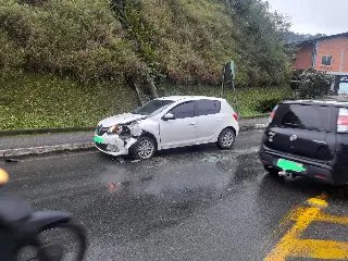 Colisão entre dois carros mobiliza bombeiros em Guabiruba - 5