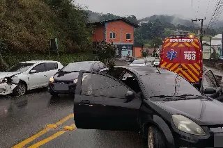 Bombeiros divulgam detalhes da colisão entre dois carros em Guabiruba - 2