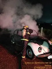 Homem fica ferido após tentar apagar incêndio de Fusca, em Gaspar - 1