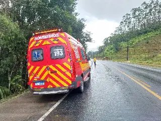 (VÍDEO) Motociclista tem perna amputada após grave acidente na Rod. Ivo Silveira, em Brusque - 2
