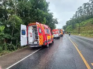 (VÍDEO) Motociclista tem perna amputada após grave acidente na Rod. Ivo Silveira, em Brusque - 3