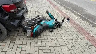 (VÍDEO) Acidente entre dois veículos na Augusto Klapoth deixa um ferido - 2