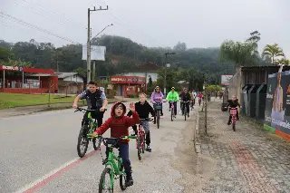 Pedala Cidade reúne cerca de 200 pessoas em Guabiruba - 5