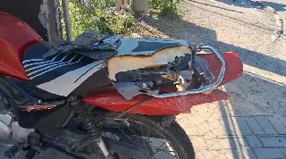 (VÍDEO) Moto fica presa no rodado da carreta e mulher sai quase ilesa - 2