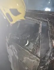 Incêndio destrói carro na Rodovia Antônio Heil - 3