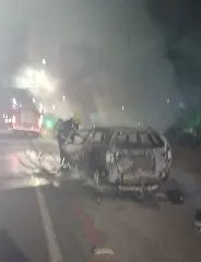Incêndio destrói carro na Rodovia Antônio Heil - 2