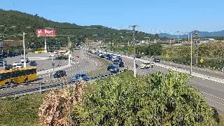 Motociclista morre após ser arremessado de viaduto e atropelado por carro - 2