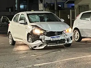 (VÍDEO) Acidente congestiona trânsito em cruzamento no Centro - 2