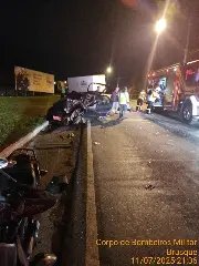 (VÍDEO) Grave colisão entre carro, caminhão e moto deixa três feridos em Brusque - 3
