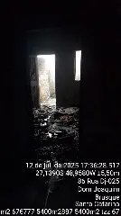 Incêndio atinge quitinete e deixa jovem ferido por inalação de fumaça  - 2