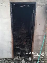 Incêndio atinge quitinete e deixa jovem ferido por inalação de fumaça  - 3