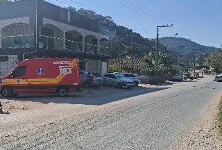 (VÍDEO) Bombeiros são acionados após colisão entre carros em Brusque - 1