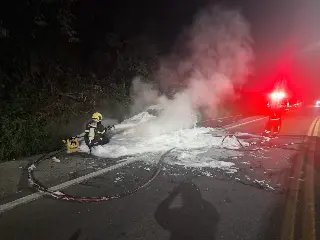 (VIDEO) Carro é completamente destruído pelo fogo no Centro ll - 3